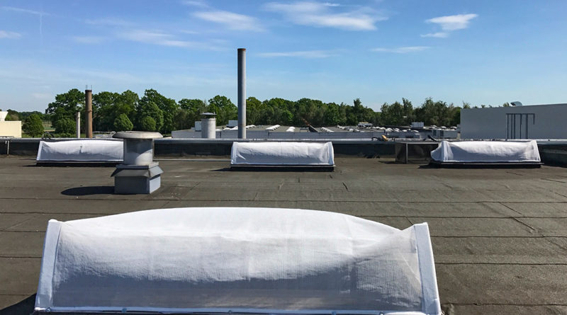 Jaku-Net – Insektenschutz und Vogelschutznetze für Industrie- und Gewerbehallen Insektenschutz für Lichtkuppel - jaku-net